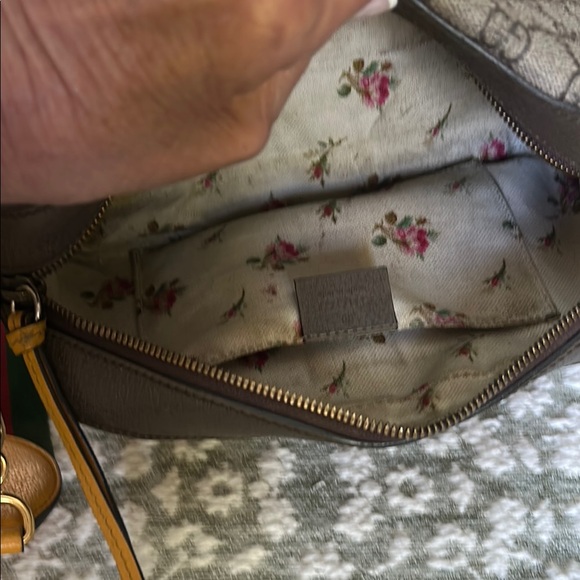 Gucci Beige Crossbody Bag with Gold and Green-Red Strap - Picture 4 of 8